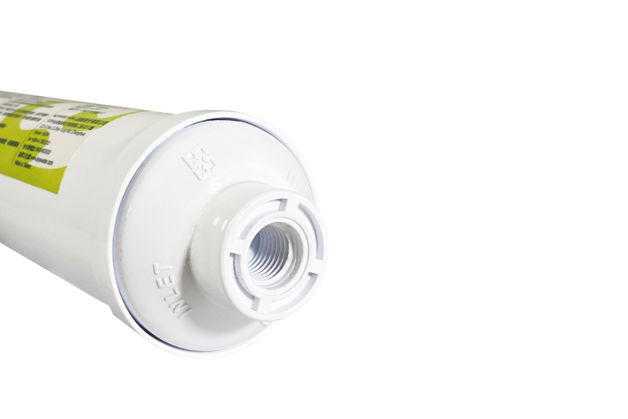 In-line post carbon water filter for water bladders