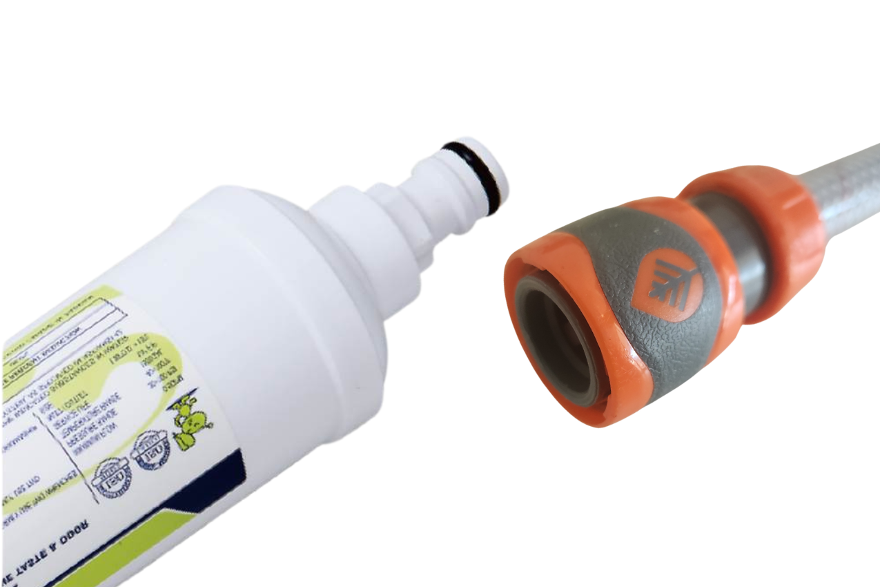 In-line post carbon water filter for water bladders