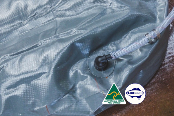 DW70CBH – 70L Cargo Barrier Hanging Drinking Water Bladder